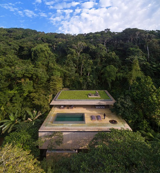 熱帶雨林中帶游泳池的住宅  自然和建筑的有趣互動(dòng)